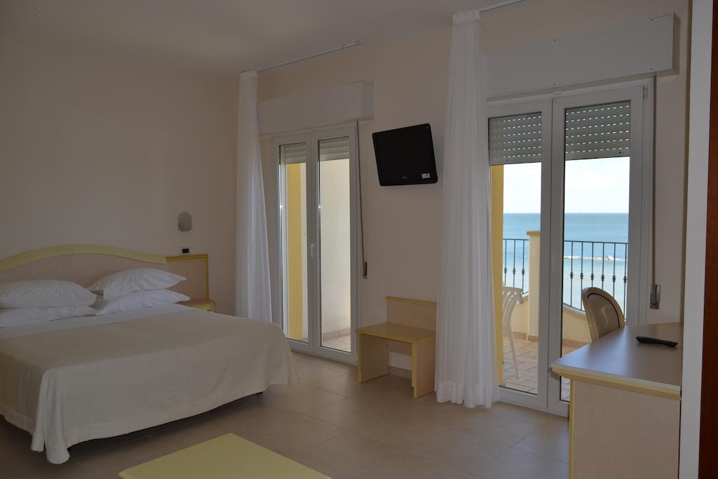 Hotel Zeus Rimini Esterno foto