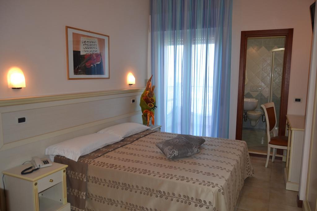 Hotel Zeus Rimini Esterno foto