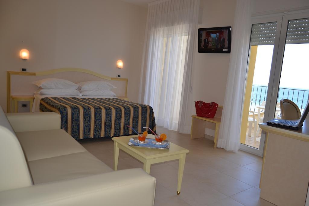 Hotel Zeus Rimini Esterno foto