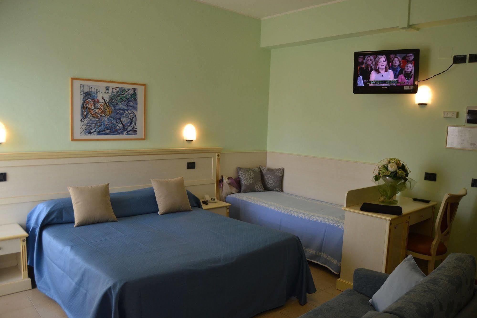 Hotel Zeus Rimini Esterno foto