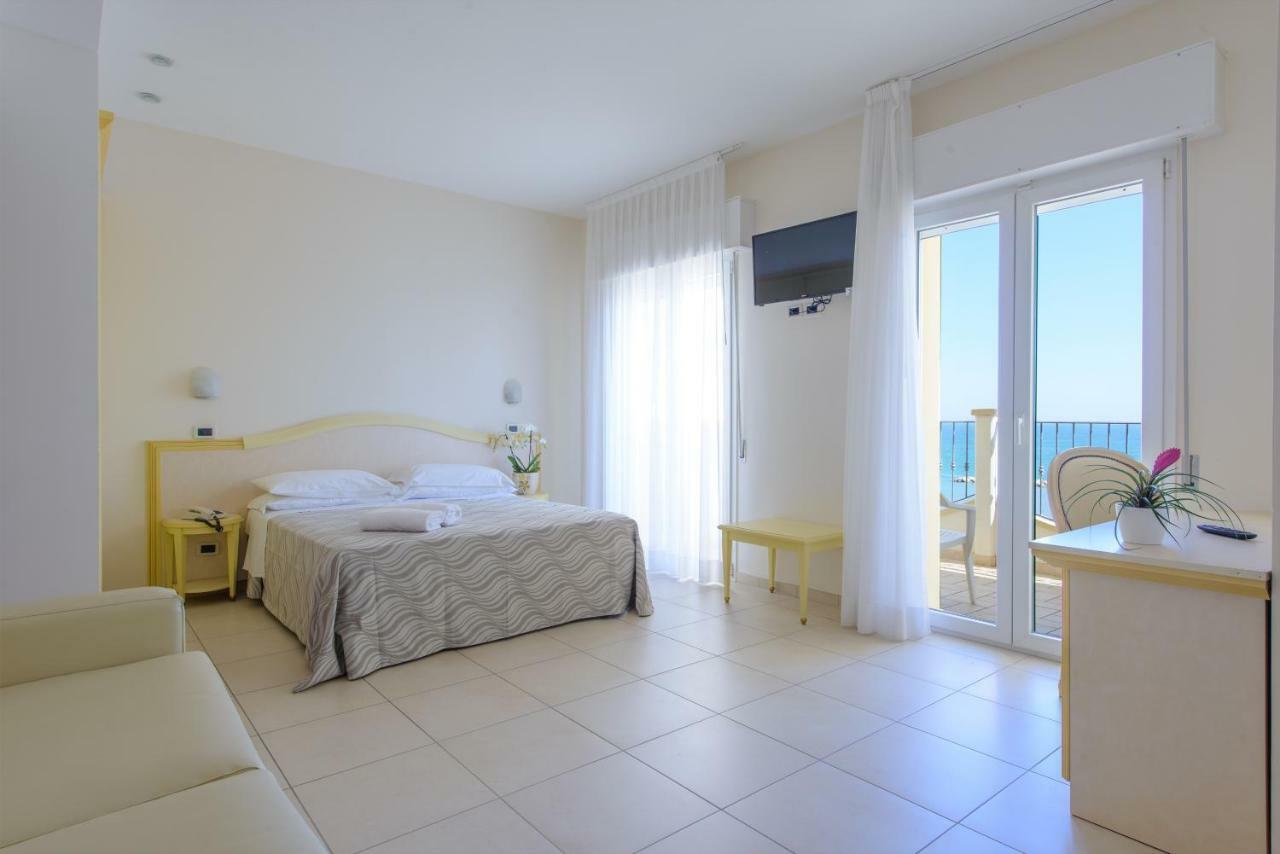 Hotel Zeus Rimini Esterno foto